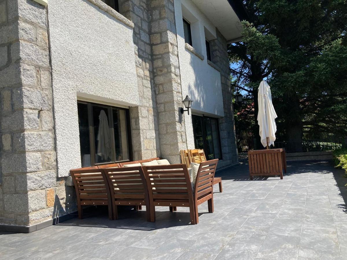 Los Cedros, Gran Chalet Con Piscina Y Apartamento En Navacerrada Extérieur photo