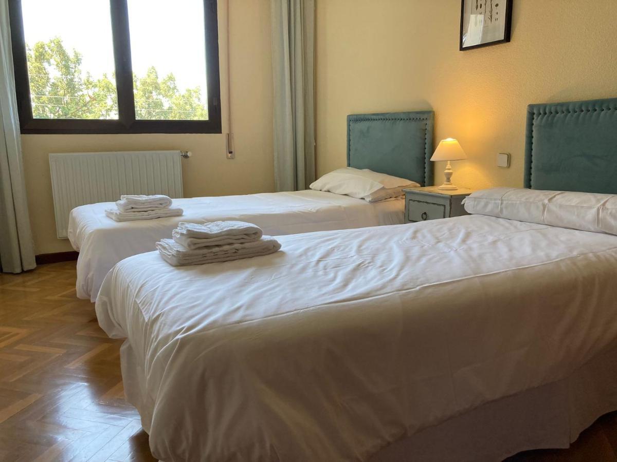Los Cedros, Gran Chalet Con Piscina Y Apartamento En Navacerrada Extérieur photo