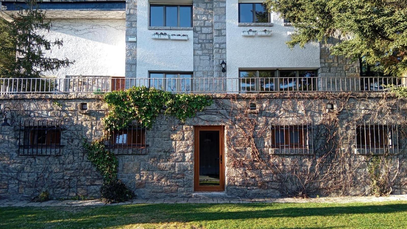 Los Cedros, Gran Chalet Con Piscina Y Apartamento En Navacerrada Extérieur photo